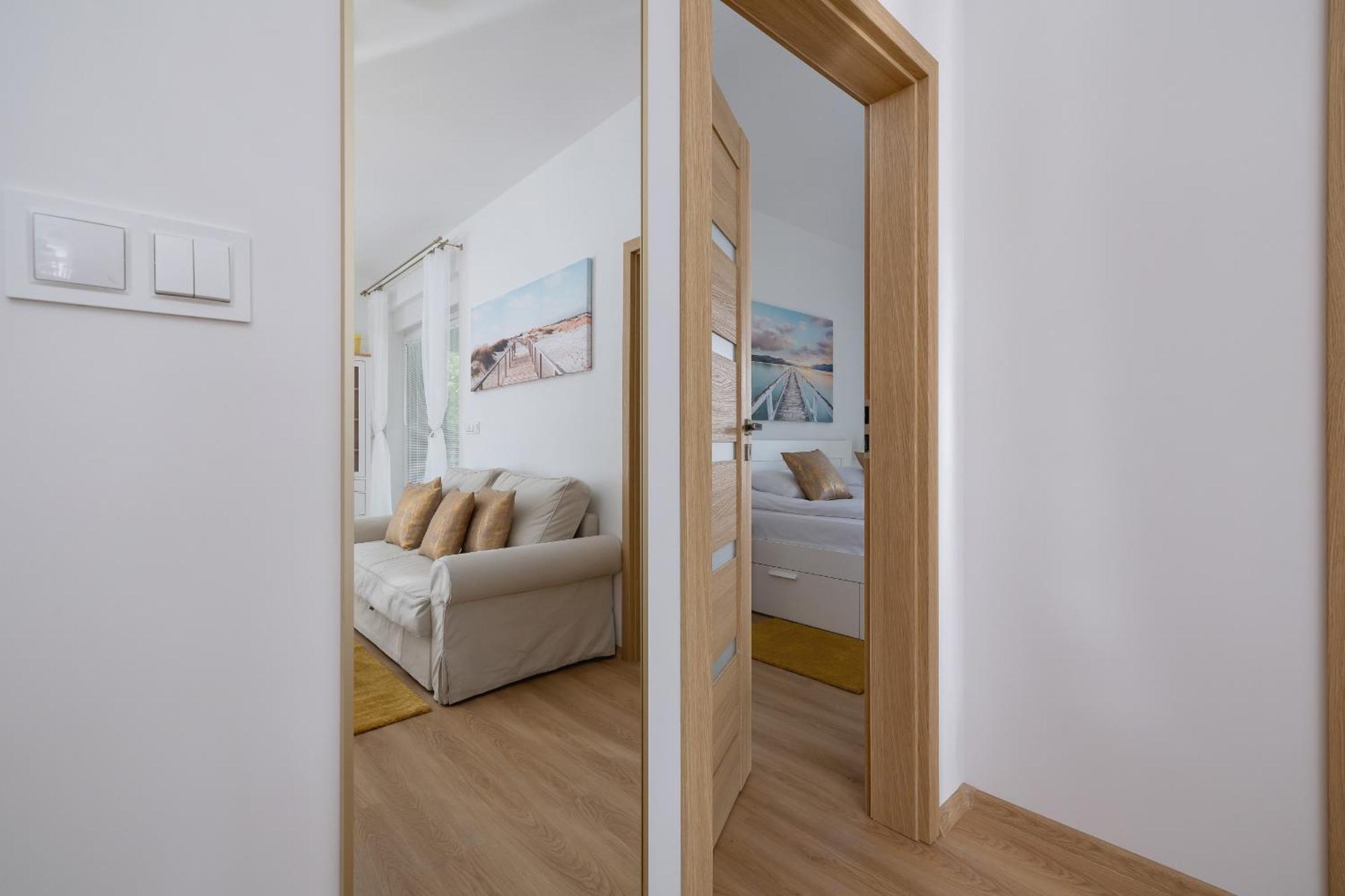Luxury Two Bedroom Apartment With Terrace And Parking By Renters Prestige Катовице Экстерьер фото